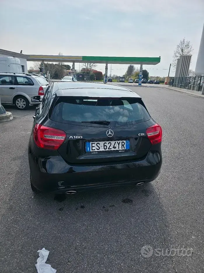 Usata Mercedes A180 109 CV (80 kW) 2013 Nero Berlina