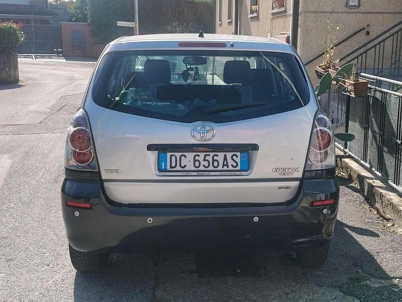 Usata Toyota Corolla Verso 136 CV (100 kW) 2006 Blu/azzurro Monovolume