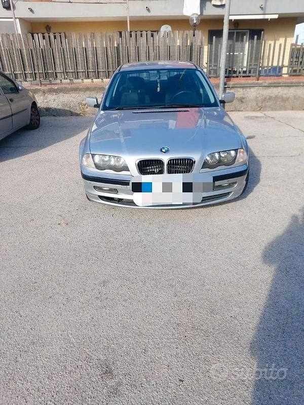 Grigio Usata 2001 BMW 320 Tre volumi | 3000 € (Buon prezzo) - Immagine 1/4