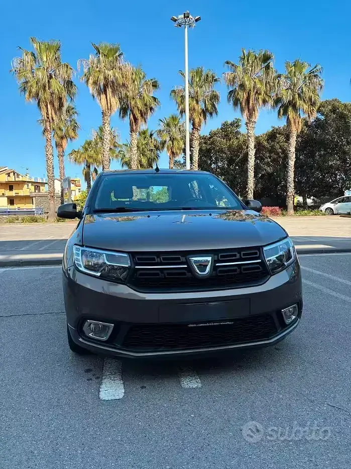 Usata Dacia Sandero 73 CV (53 kW) 2019 Marrone Utilitaria