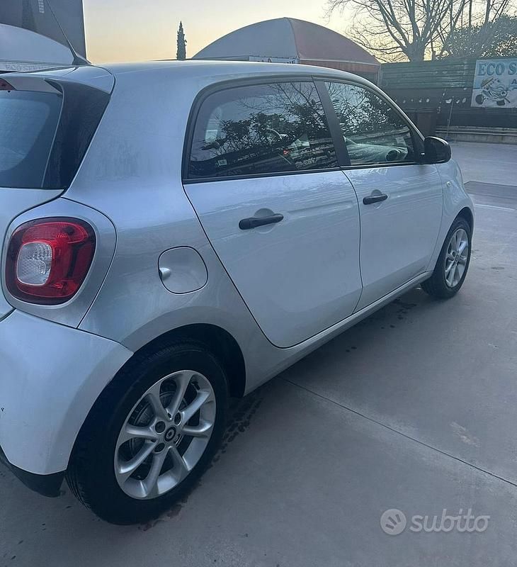 Usata Smart ForFour 71 CV (52 kW) 2017 Utilitaria