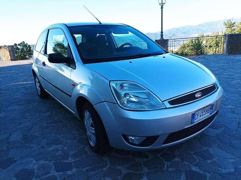 Begagnad Ford Fiesta Ghia 68 HK (50 kW) 2003 Sedan