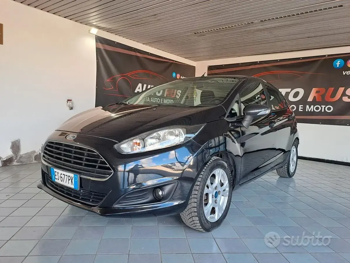 Usata Ford Fiesta Titanium 75 CV (55 kW) 2013 Nero Utilitaria