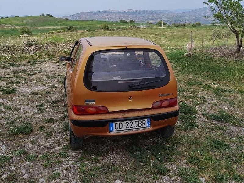 Usata Fiat 600 54 CV (39 kW) 2002 Arancione Utilitaria