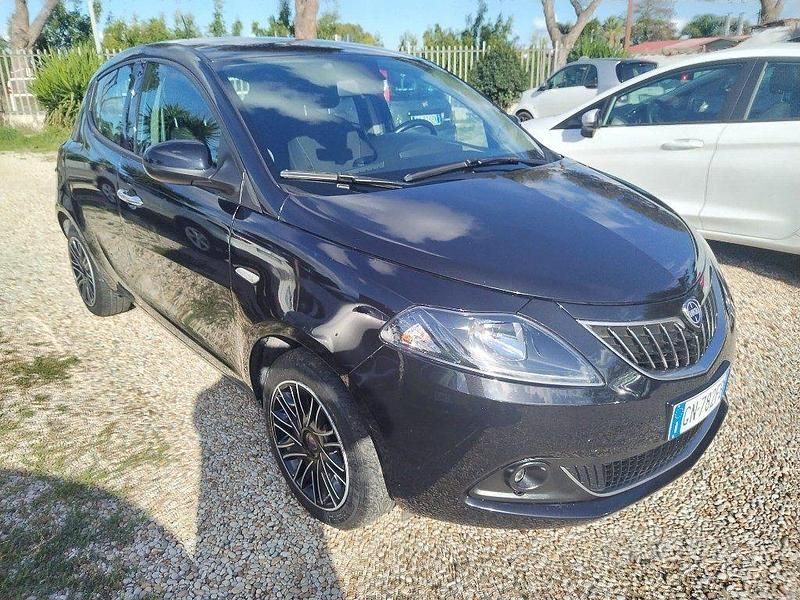 Usata Lancia Ypsilon S 69 CV (50 kW) 2023 Nero Utilitaria
