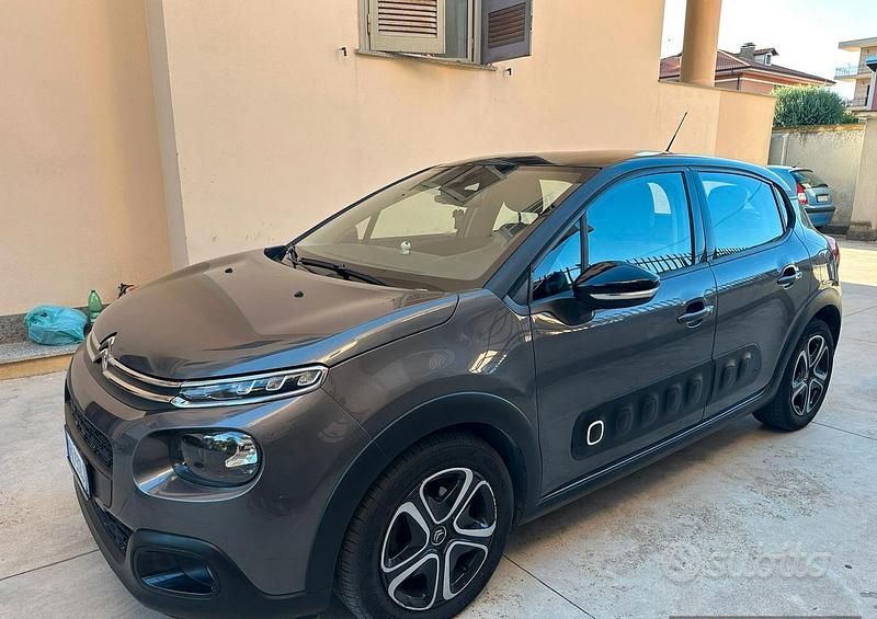 Grigio Usata 2017 Citroën C3 Shine Due volumi | 9500 € (Buon prezzo) - Immagine 1/4