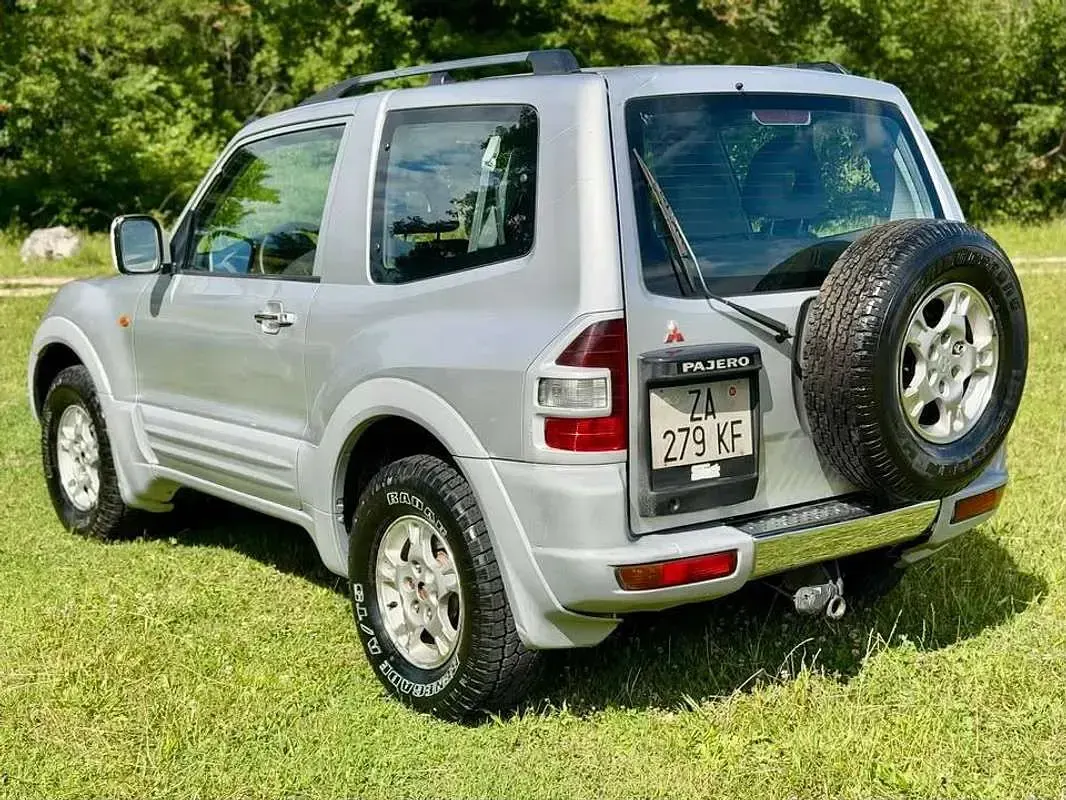 Usata Mitsubishi Pajero 99 CV (72 kW) 2001 Argento SUV