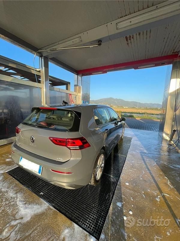 Usata VW Golf VIII Life 110 CV (80 kW) 2020 Grigio Utilitaria