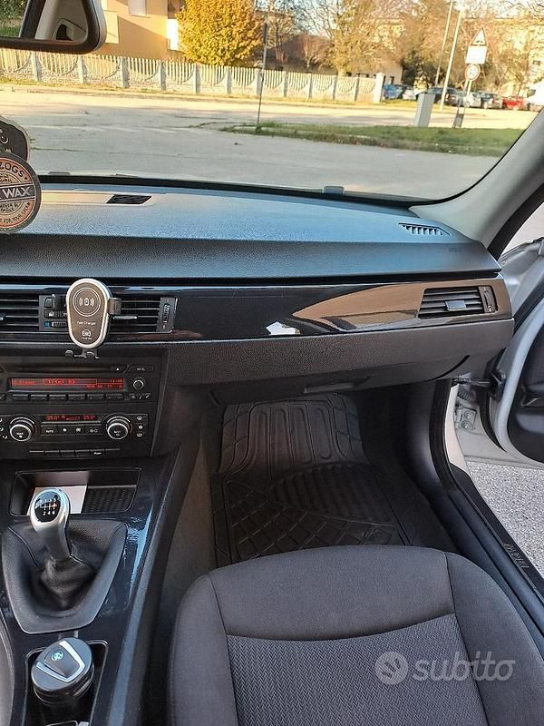 Usata BMW 318 143 CV (105 kW) 2010 Grigio Station wagon