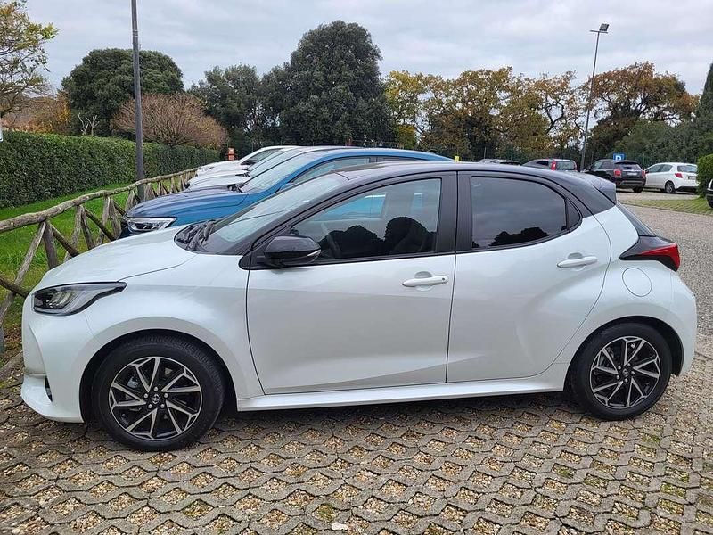 Usata Toyota Yaris Hybrid Style 92 CV (67 kW) 2022 Bianco Berlina