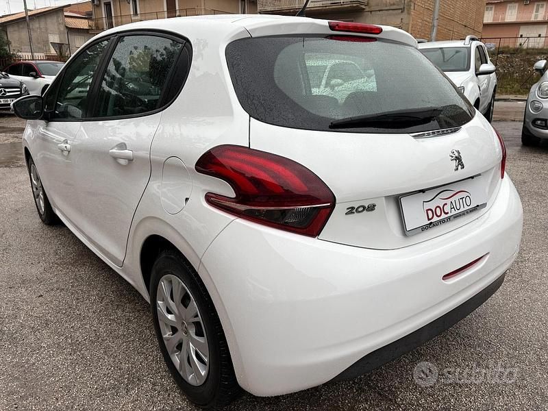 Usata Peugeot 208 Active 81 CV (59 kW) 2018 Bianco Utilitaria