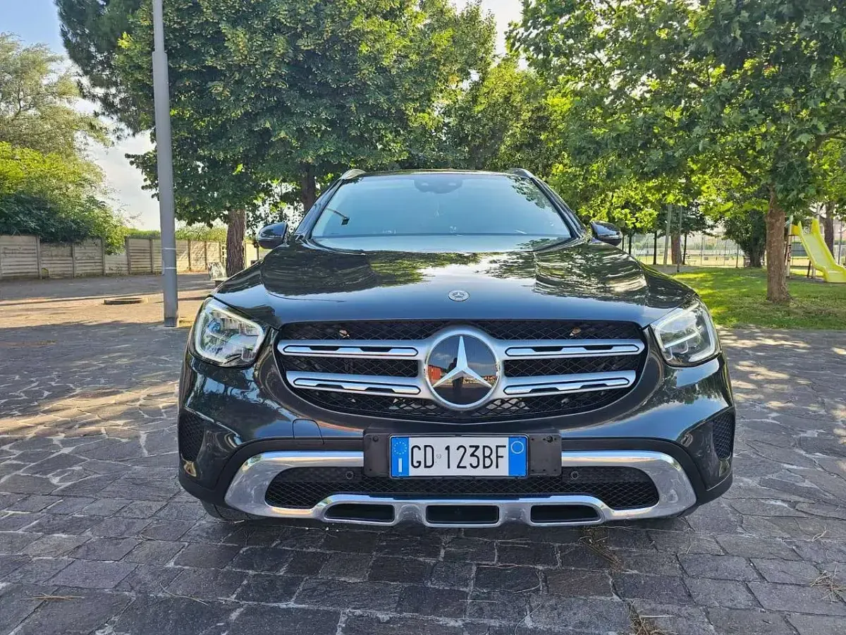 Usata Mercedes GLC300 Business 211 CV (155 kW) 2020 Nero SUV