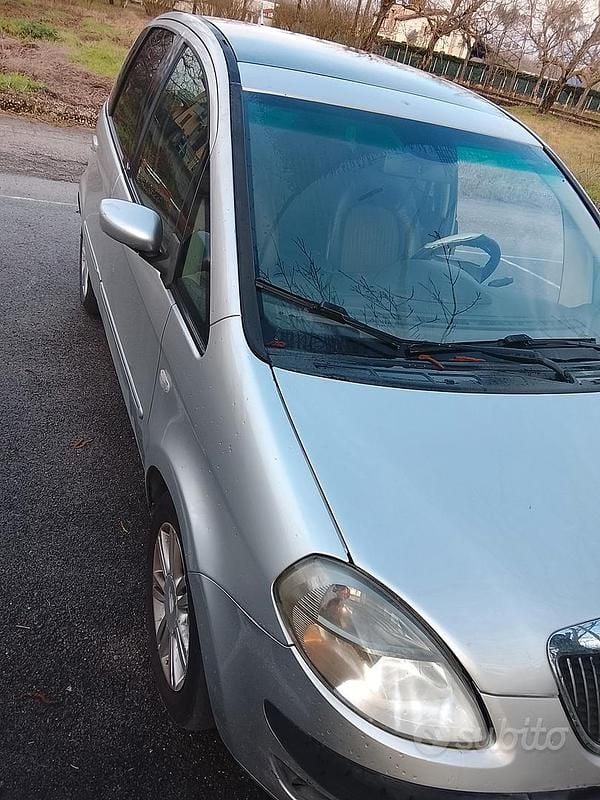 Usata Lancia Musa 2005 Grigio Monovolume
