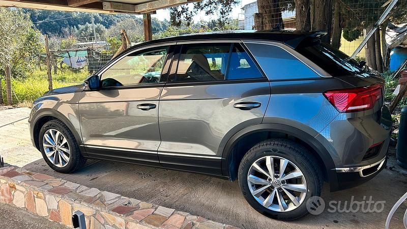 Usata VW T-Roc 150 CV (110 kW) 2019 Grigio SUV
