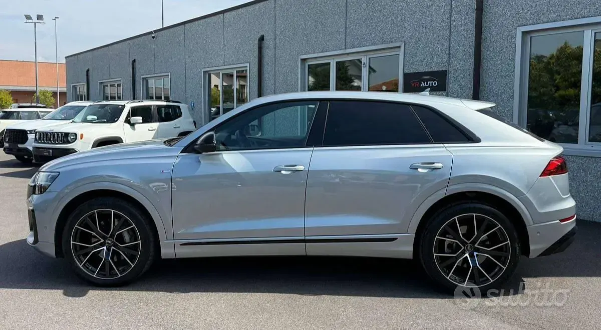 Usata Audi Q8 S-Line 286 CV (210 kW) 2025 Grigio SUV