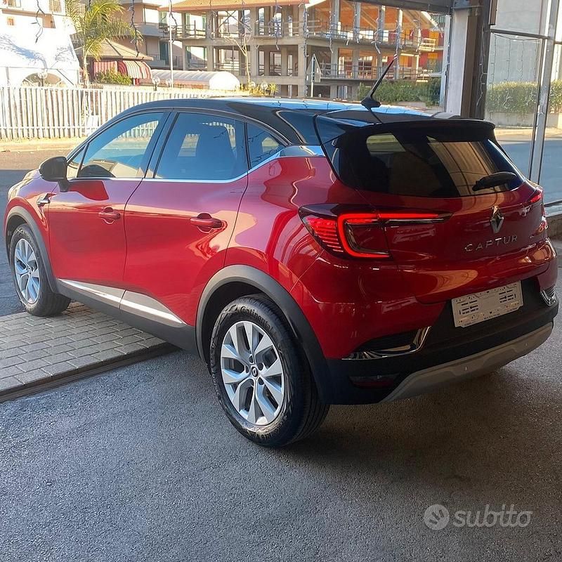 Usata Renault Captur Intens 91 CV (66 kW) 2022 Rosso SUV