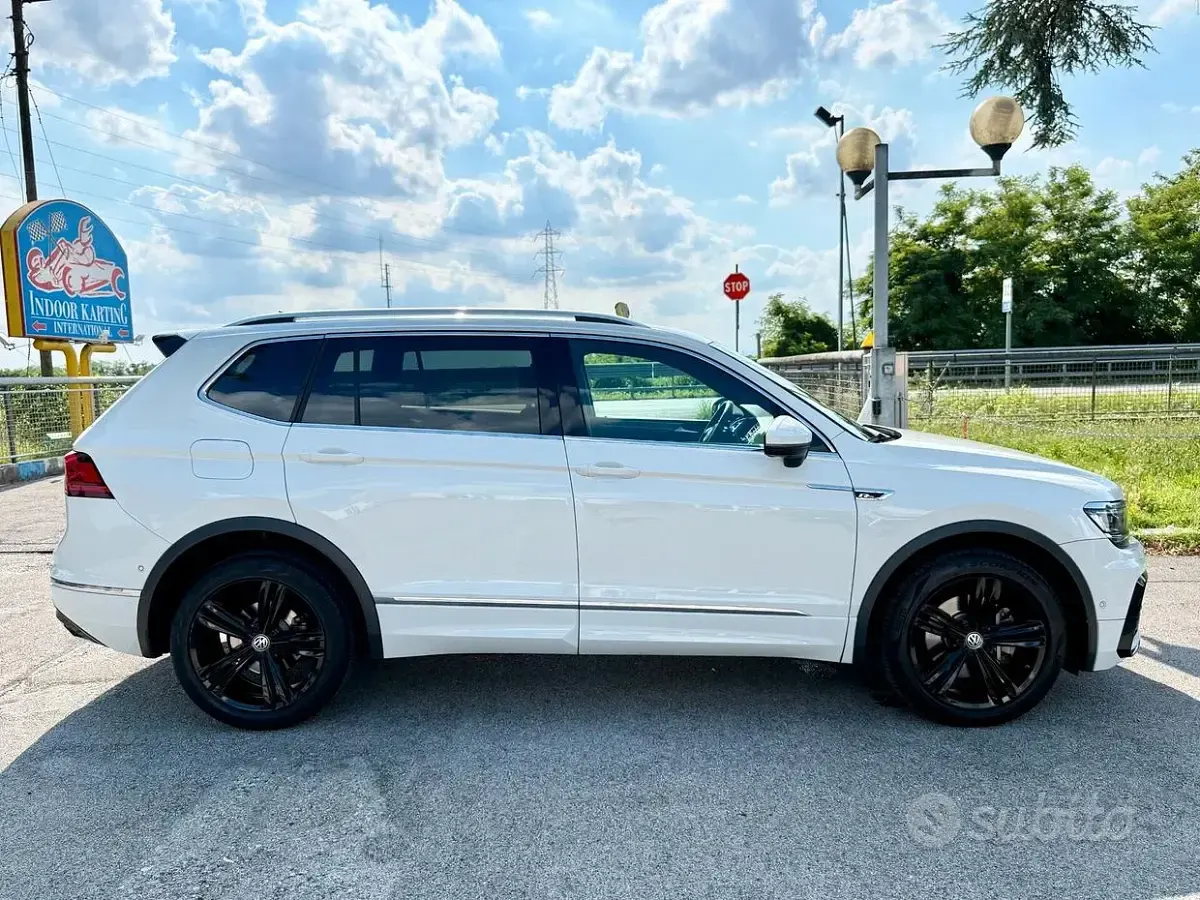 Usata VW Tiguan Allspace R-line 190 CV (139 kW) 2019 Bianco SUV