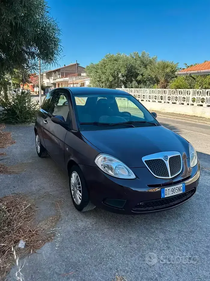 Usata Lancia Ypsilon 60 CV (44 kW) 2008 Viola Utilitaria