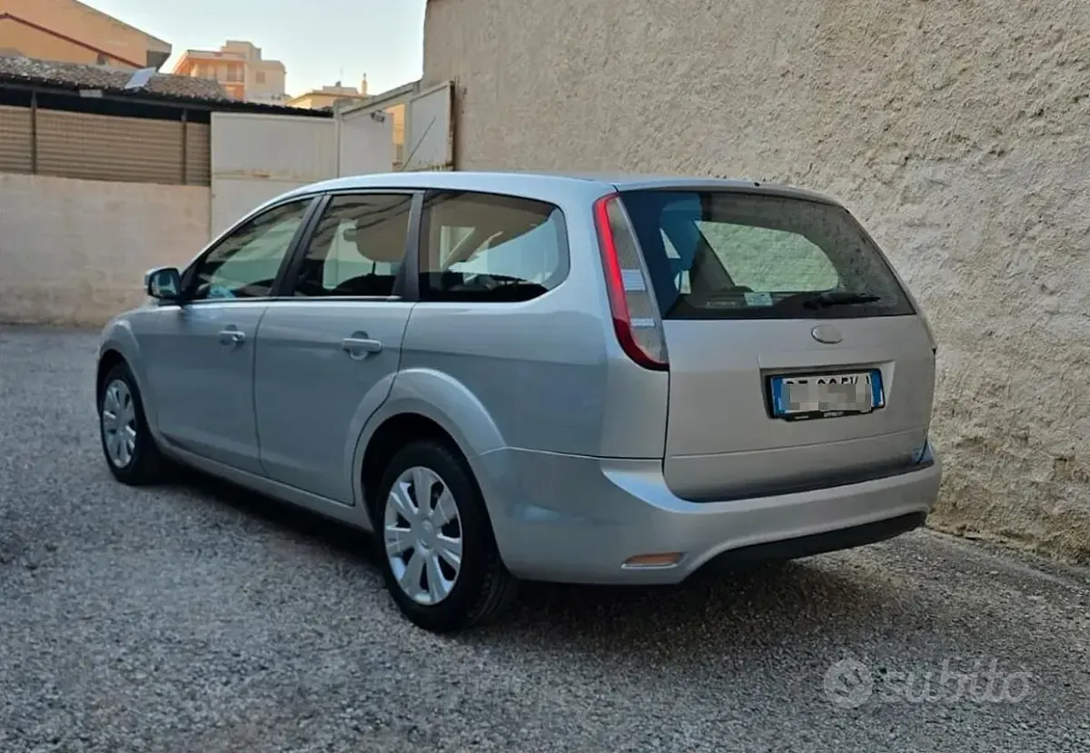 Usata Ford Focus 109 CV (80 kW) 2008 Grigio Station wagon