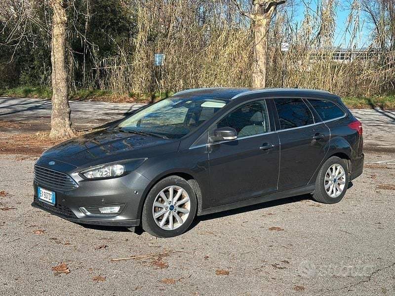 Grigio Usata 2015 Ford Focus Titanium Station wagon | 4000 € - Immagine 1/4