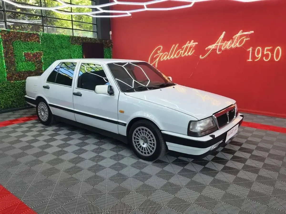 Usata Lancia Thema 181 CV (133 kW) 1989 Bianco Berlina