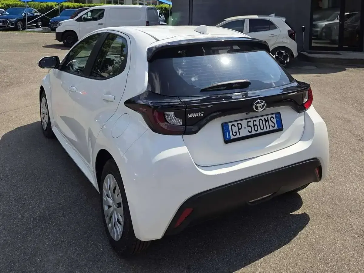 Usata Toyota Yaris Active 72 CV (52 kW) 2023 Bianco Utilitaria