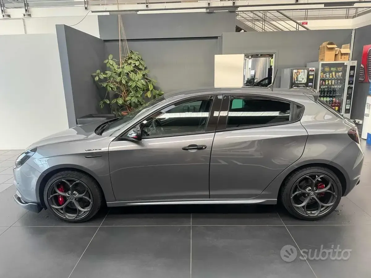 Usata Alfa Romeo Giulietta Veloce 239 CV (175 kW) 2016 Grigio Utilitaria