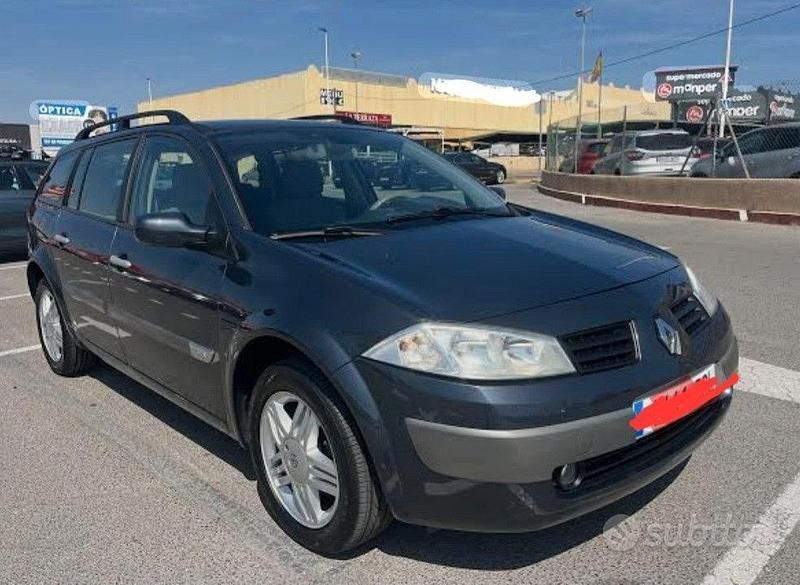 Nero Usata 2004 Renault Mégane II Tre volumi | 1400 € (Ottimo prezzo) - Immagine 1/1