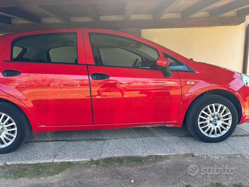 Usata Fiat Punto Street 69 CV (50 kW) 2017 Rosso Utilitaria