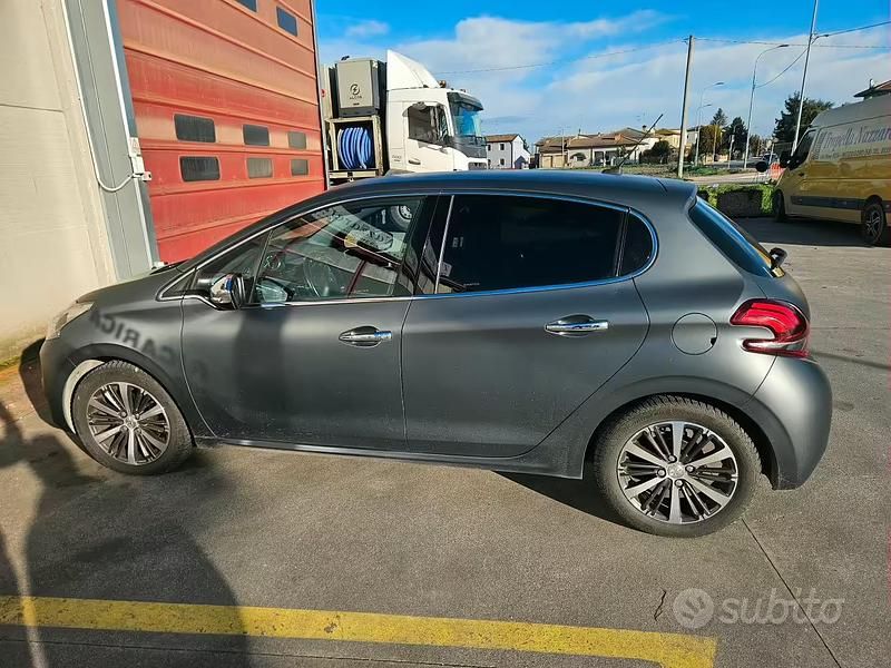 Usata Peugeot 208 82 CV (60 kW) 2016 Grigio Utilitaria