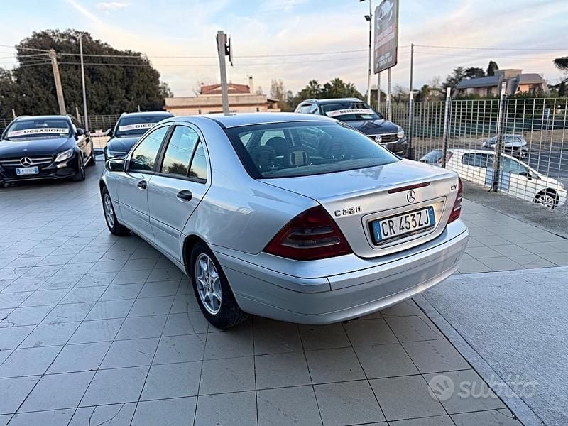 Usata Mercedes C220 Elegance 149 CV (109 kW) 2004 Grigio Berlina