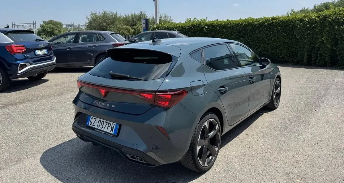 Usata Cupra Leon 150 CV (110 kW) 2025 Blu Berlina
