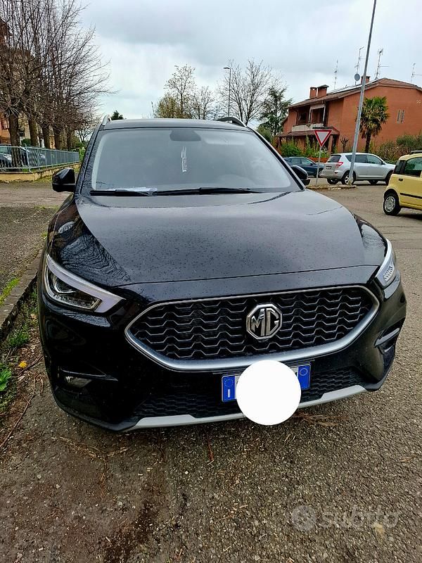 Usata MG ZS Luxury 106 CV (77 kW) 2024 Nero Berlina