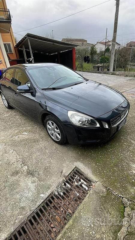 Usata Volvo S60 Kinetic 115 CV (84 kW) 2012 Grigio Berlina