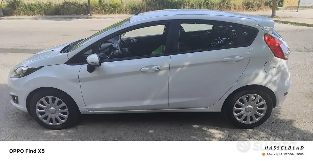 Usata Ford Fiesta 75 CV (55 kW) 2015 Bianco Utilitaria