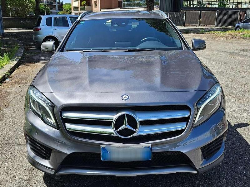 Usata Mercedes GLA200 Premium 136 CV (100 kW) 2016 Grigio SUV