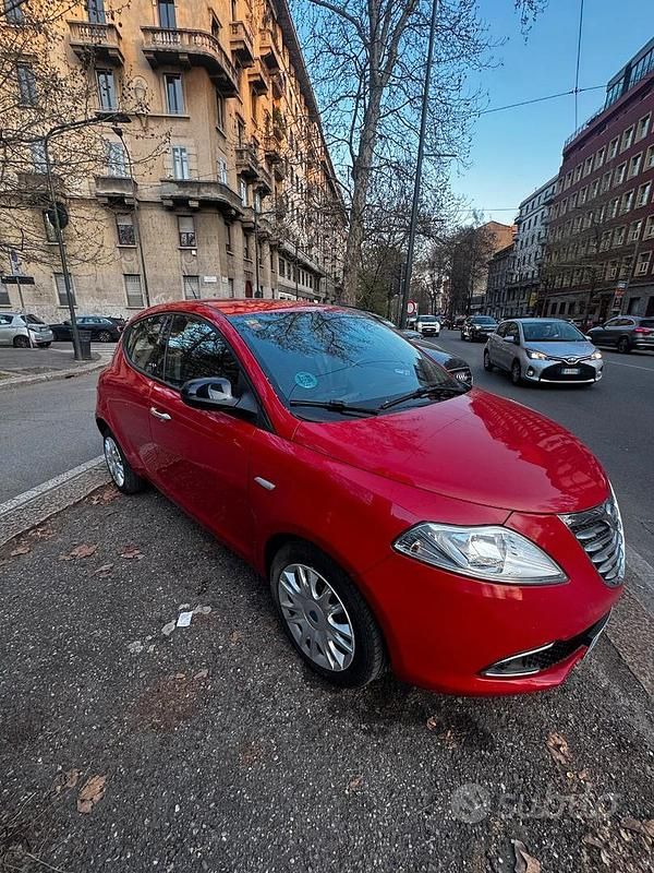 Usata Lancia Ypsilon 69 CV (50 kW) 2011 Rosso Utilitaria