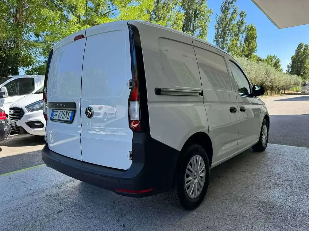 Usata VW Caddy 75 CV (55 kW) 2022 Bianco Monovolume