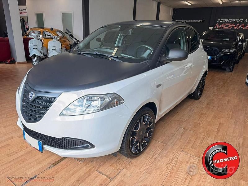 Usata Lancia Ypsilon 95 CV (69 kW) 2014 Bianco Utilitaria