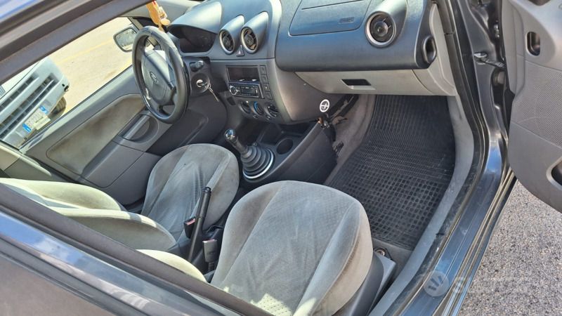 Usata Ford Fiesta 75 CV (55 kW) 2003 Blu Utilitaria