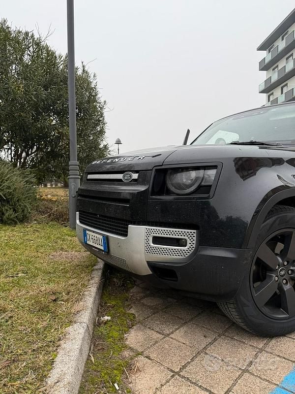Usata Land Rover Defender SE 200 CV (147 kW) 2023 Nero SUV
