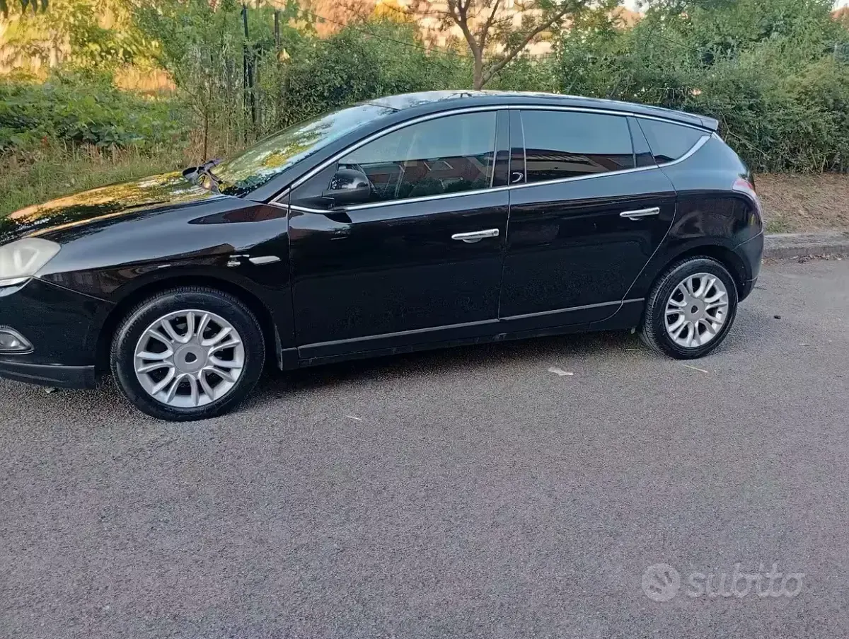 Usata Lancia Delta 120 CV (88 kW) 2011 Nero Utilitaria