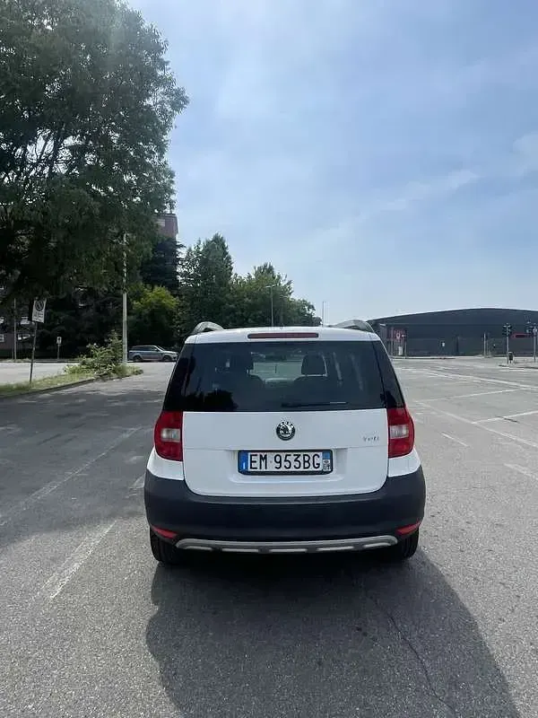 Usata Skoda Yeti Adventure 105 CV (77 kW) 2012 Bianco SUV