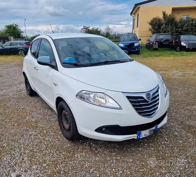 Usata Lancia Ypsilon 69 CV (50 kW) 2014 Bianco Utilitaria
