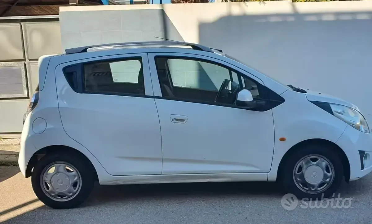 Begagnad Chevrolet Spark 68 HK (50 kW) 2010 Vit Halvkombi