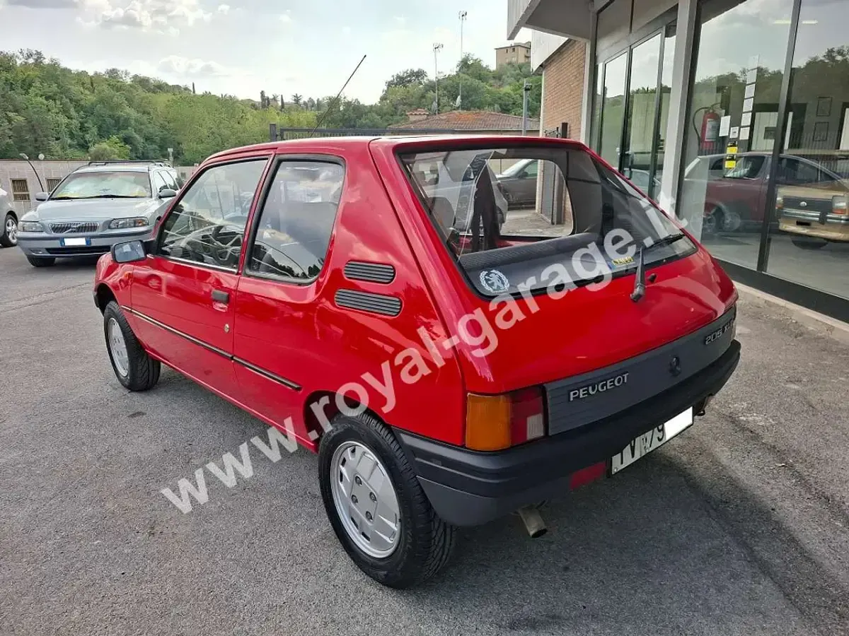 Usata Peugeot 205 60 CV (44 kW) 1989 Rouge vallelunga (p3kb) Berlina