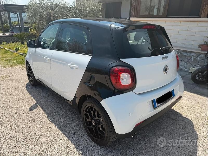 Usado Smart ForFour Passion 90 CV (66 kW) 2017 Blanco Utilitario