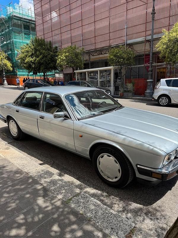 Usata Jaguar XJ 234 CV (172 kW) 1991 Grigio Berlina