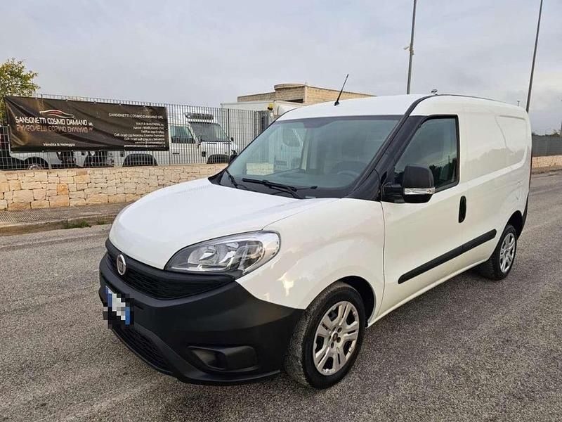 Bianco Usata 2019 Fiat Doblò Monovolume | 10.900 € (Buon prezzo) - Immagine 1/4