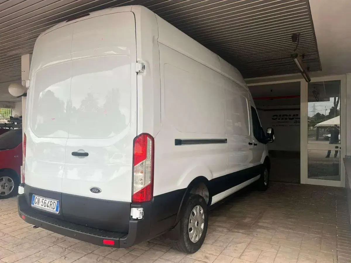 Usado Ford Transit Trend 170 CV (125 kW) 2023 Blanco Van